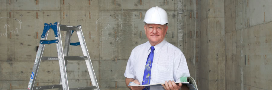 Peter Johnson werk aan ’n teokratiese bouprojek