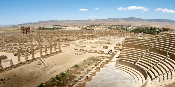 Ruïnes van die eertydse stad Thamugadi, wat nou Timgad genoem word