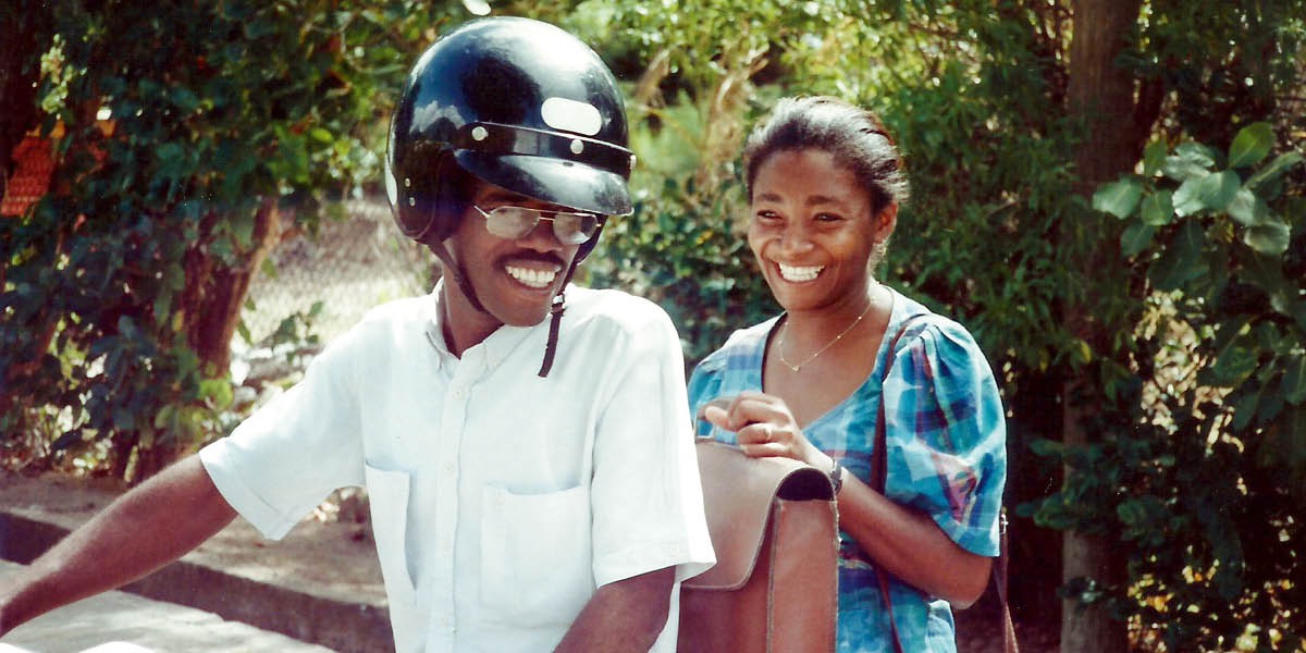 Jack en Marie-Line Bergame op ’n motorfiets.