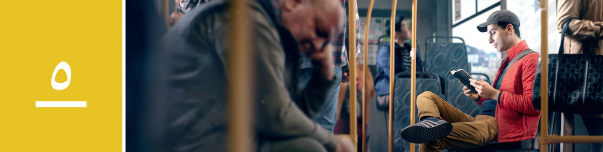 الدرس ٥:‏ شاب يقرأ الكتاب المقدس في الباص