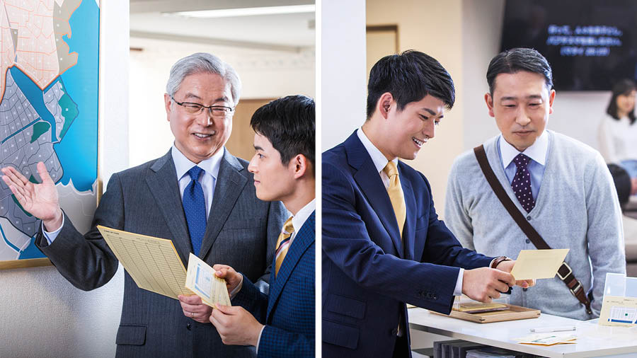 Collage: An elder delegating work to a young brother. 1. The elder uses a map to train the young brother to organize the congregation’s territory cards. 2. The young brother shows another brother in the congregation how to use the territory cards.