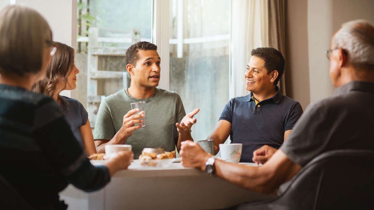 Wahn lee groop a bradaz ahn sistaz di eet tugeda. Wahn brada di taak an evribadi els di lisn.