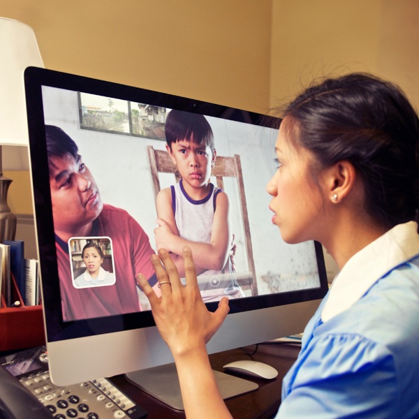 Si Marilyn nakig-video chat kang James ug Jimmy