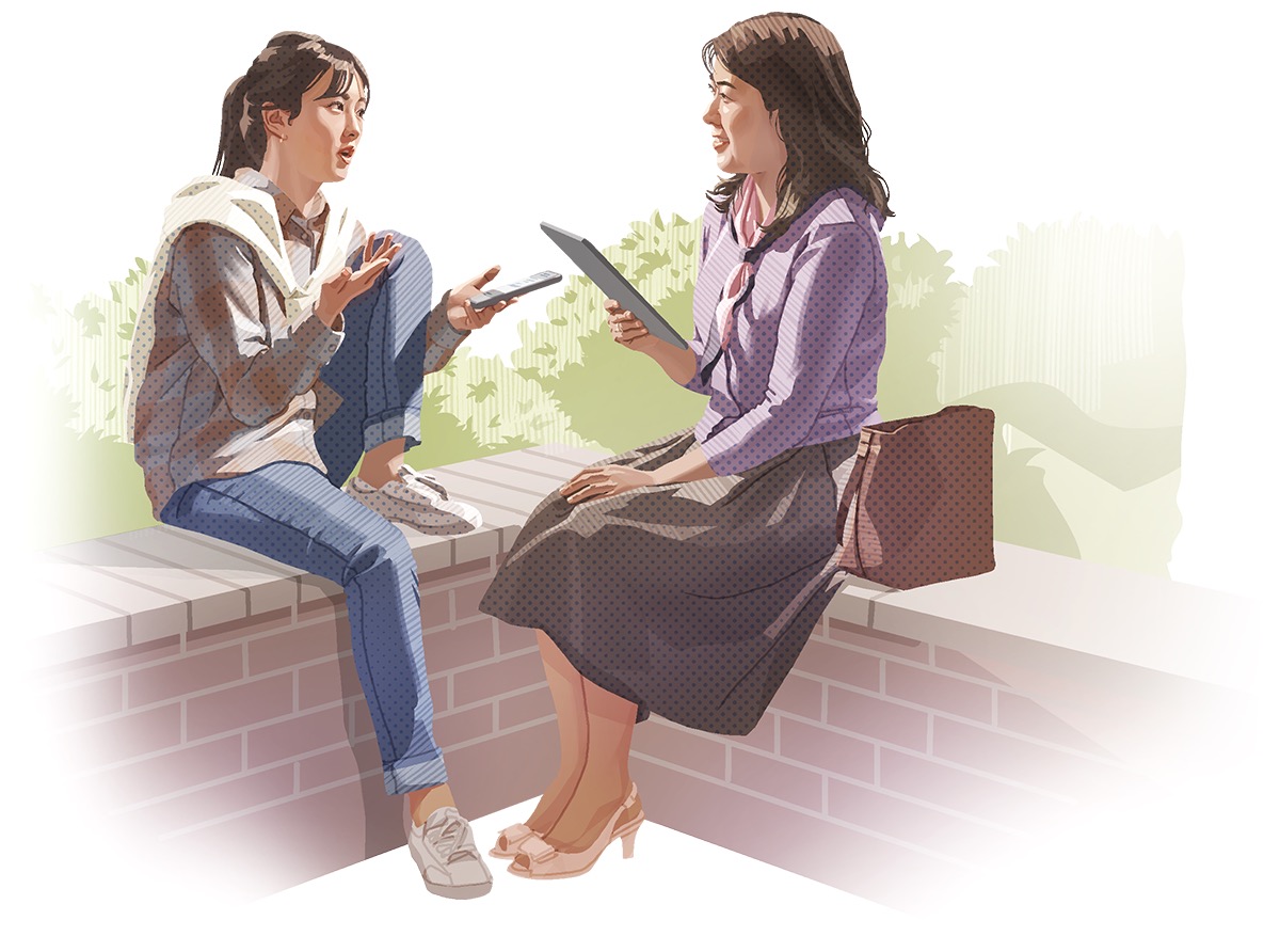 Kvinden studerer Bibelen med et af Jehovas Vidner.