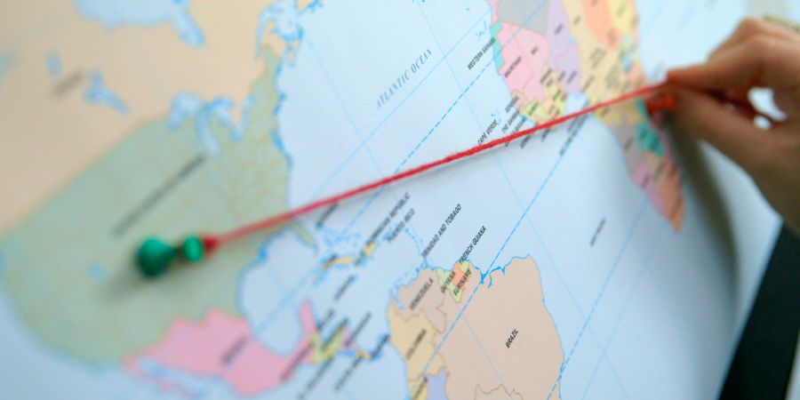Cameron viser en rute fra USA til Malawi