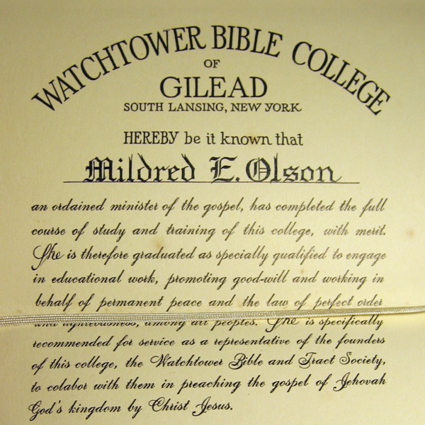 Mildred Olsons Gilead-Diplom