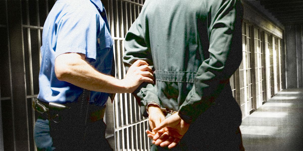 Ein Zeuge Jehovas ist aufgrund seiner Neutralität im Gefängnis