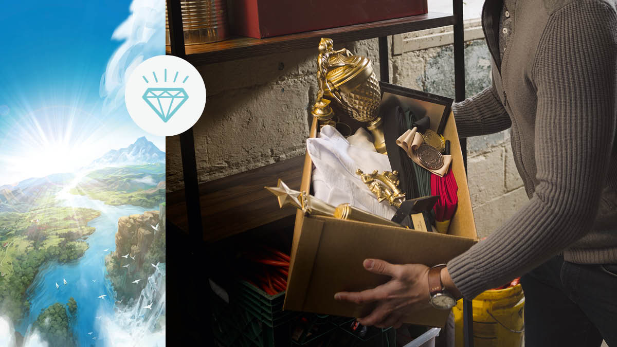 Collage: Piktogramm eines Diamanten. 1. Eine paradiesische Erde mit Bergen, grünen Tälern und einem Fluss. 2. Ein Mann räumt einen Karton mit Trophäen und Preisen beiseite.