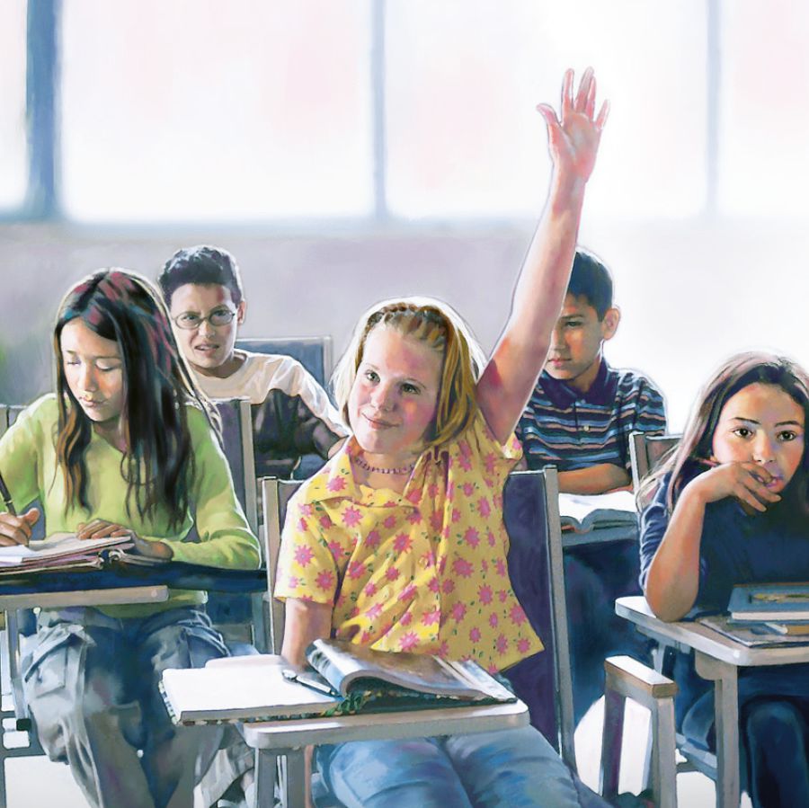 Κορίτσι σηκώνει το χέρι του στην τάξη
