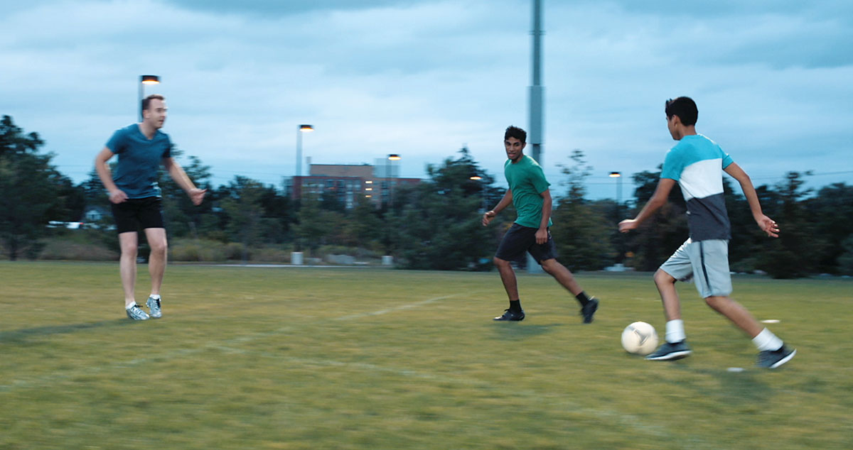 Νεαροί Μάρτυρες παίζουν ποδόσφαιρο