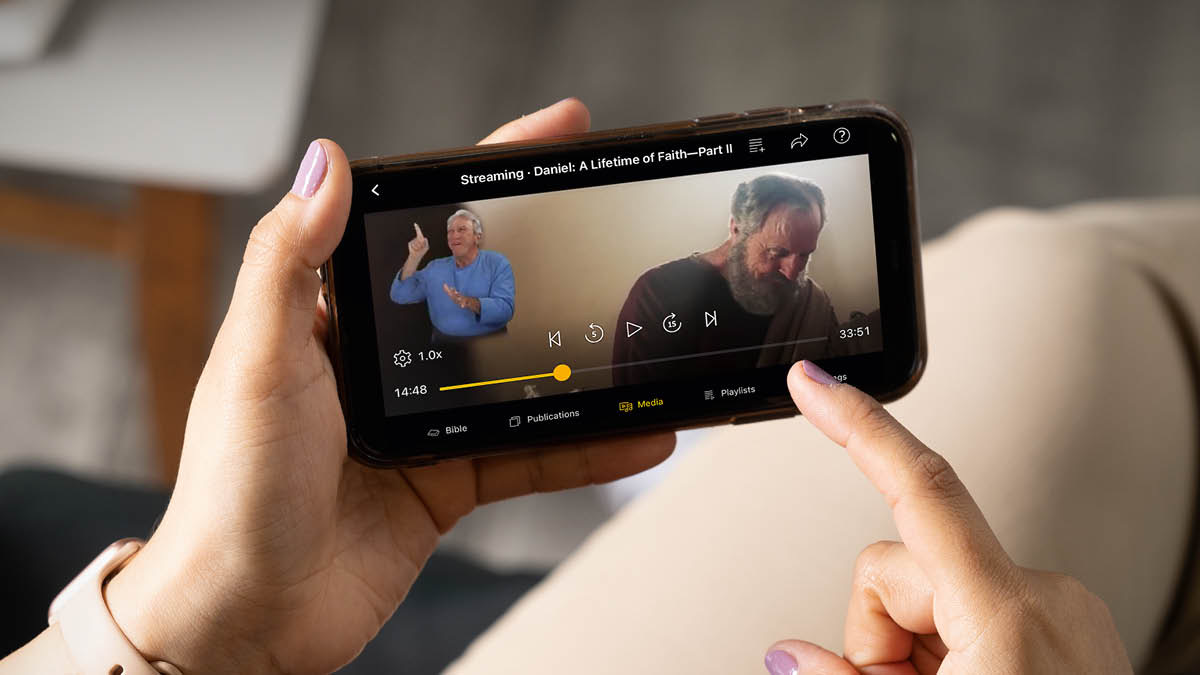 A sister using the “JW Library Sign Language” app to watch the video “Daniel: A Lifetime of Faith—Part II.”