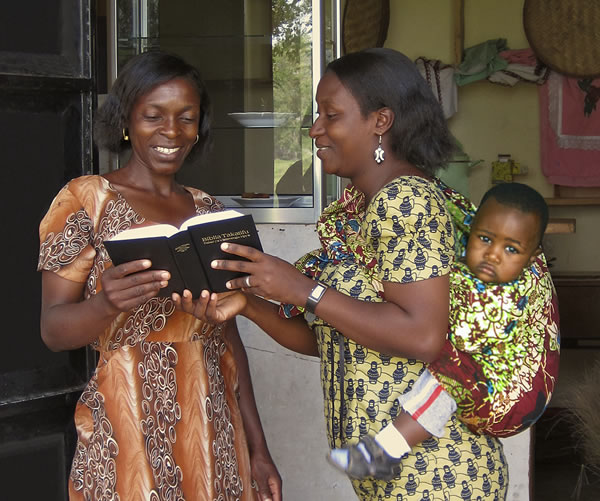 Women discussing the Bible