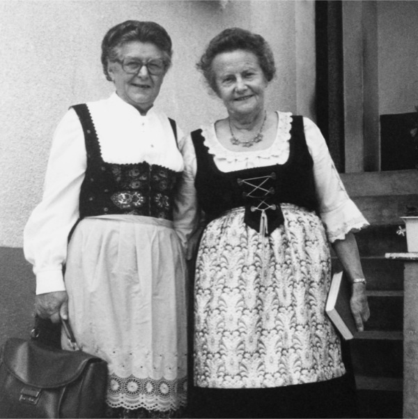 Ilse Unterdörfer and Elfriede Löhr