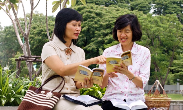 One of Jehovah’s Witnesses declaring the good news