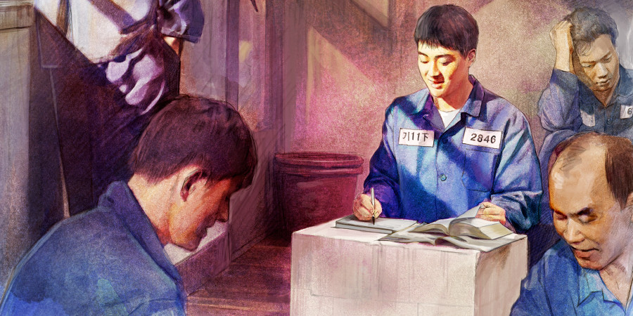 Brothers study the Bible in prison