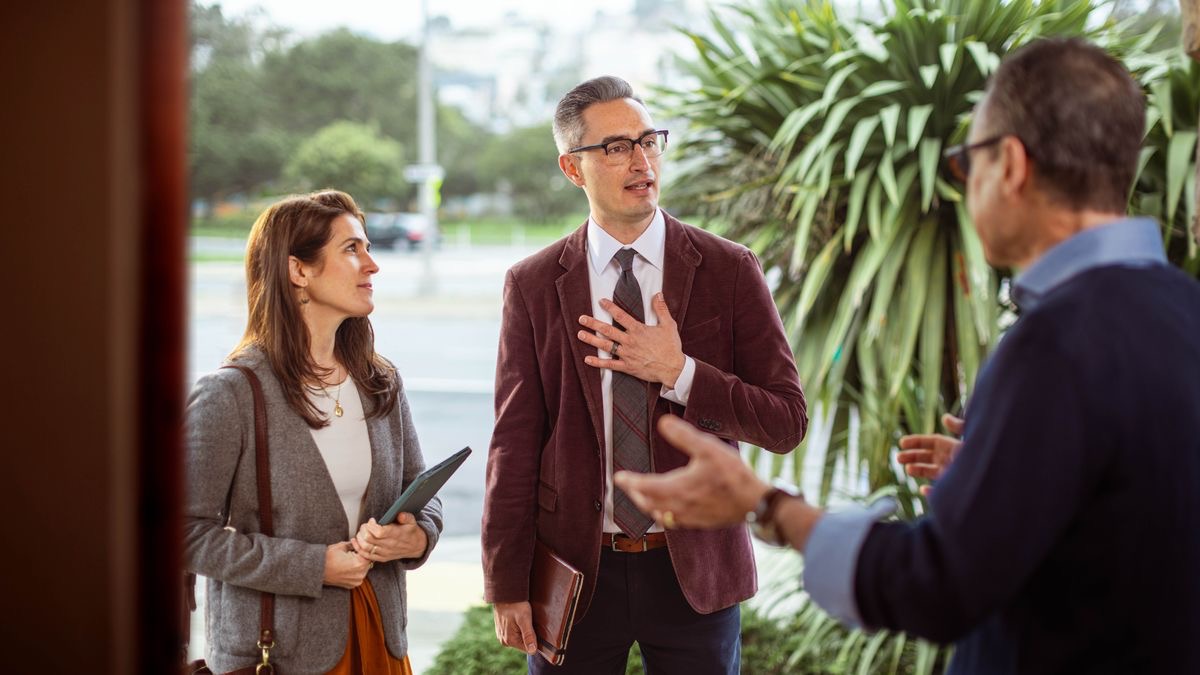 A couple in the ministry, speaking calmly to an angry householder.