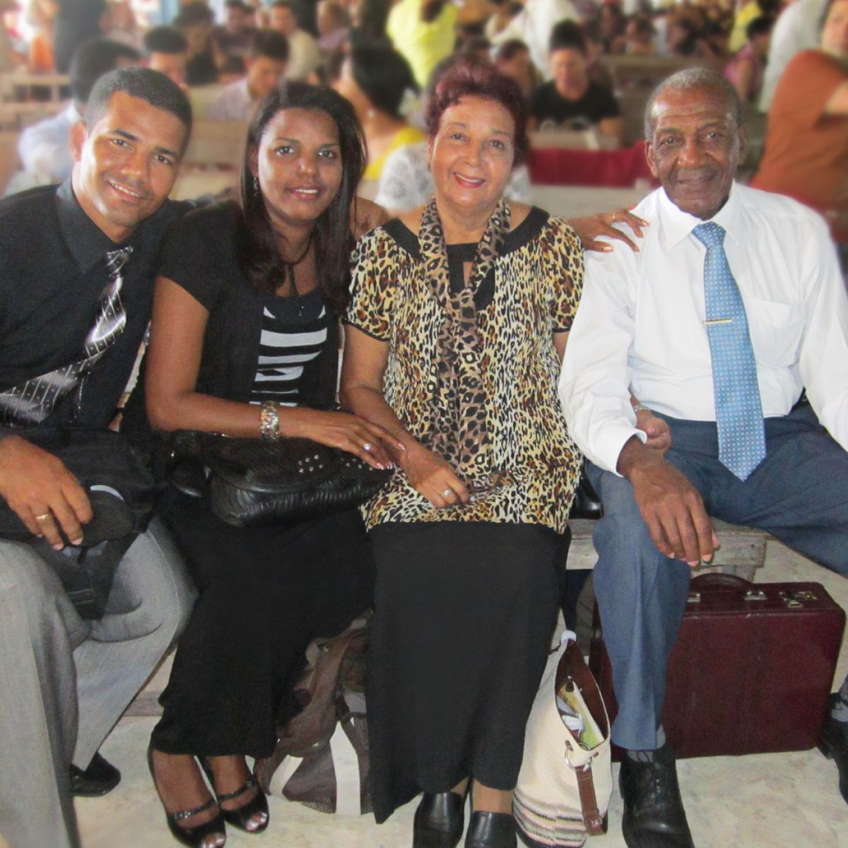 Gustavo and Emilia sitting with their daughter and son-in-law.