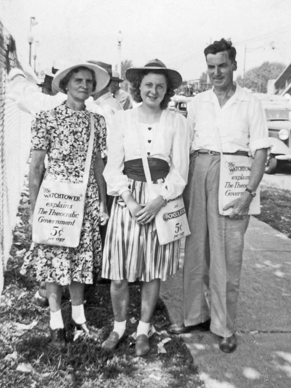 Mildred Olson with her parents