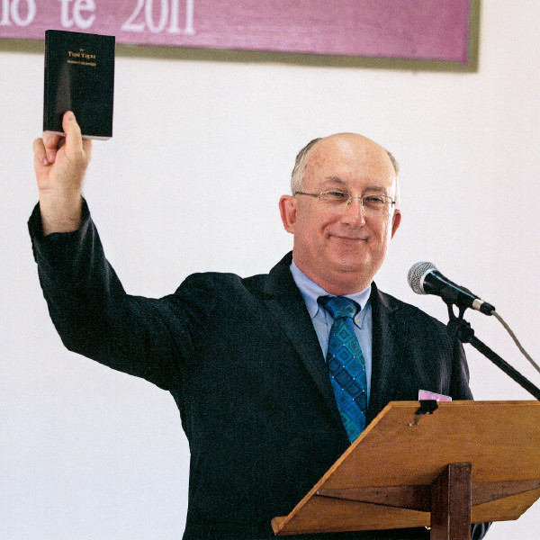 Geoffrey Jackson releases the New World Translation of the Christian Greek Scriptures in Tuvaluan