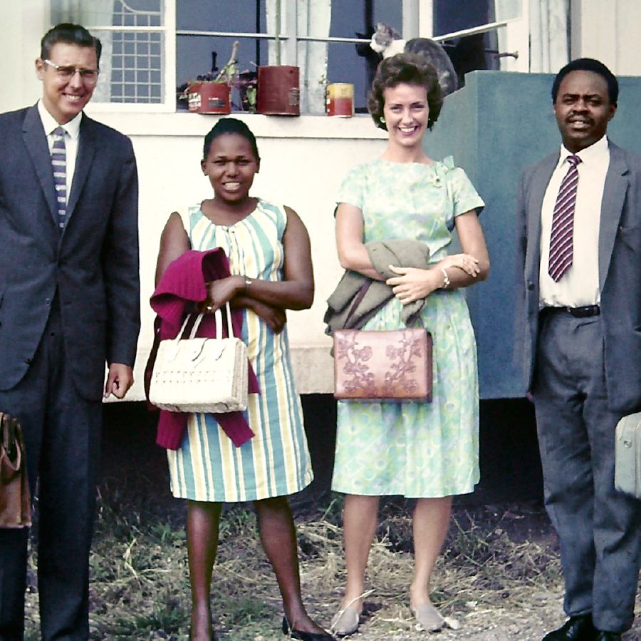 Thomas y Bethel McLain con Mary y Chris Kanaiya en Nairobi (Kenia)