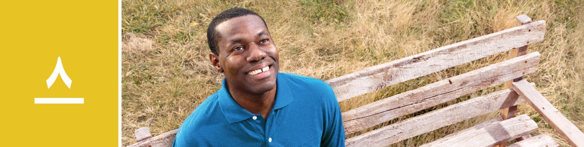 درس ۸.‏ مردی روی نیمکت نشسته است و به آسمان نگاه می‌کند.‏