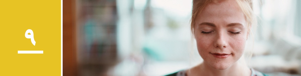 درس ۹.‏ خانمی در حال دعا کردن