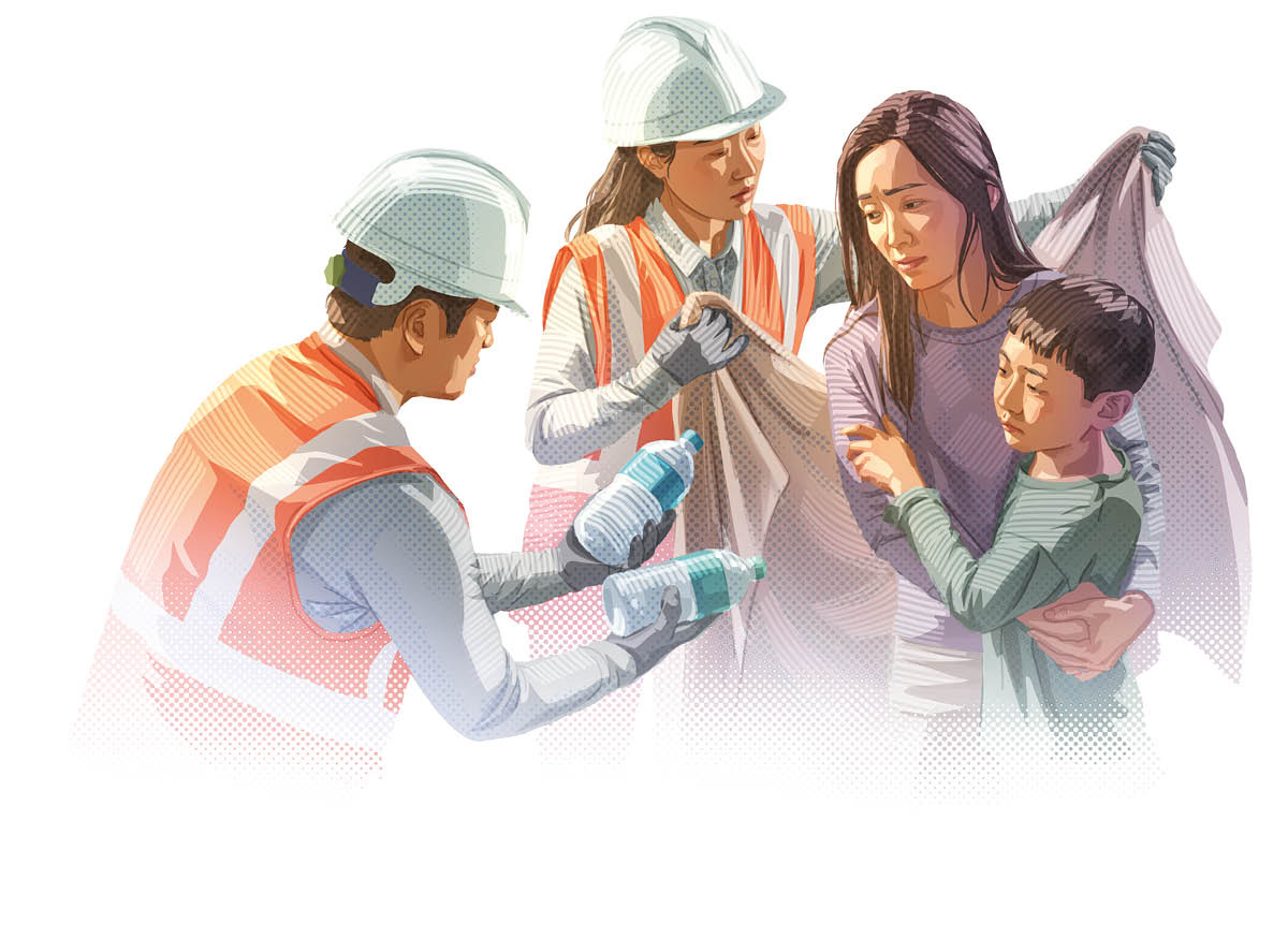 دو شاهد یَهُوَه به یک مادر و پسرش کمک می‌کنند و به آن‌ها پتو و آب می‌دهند.‏