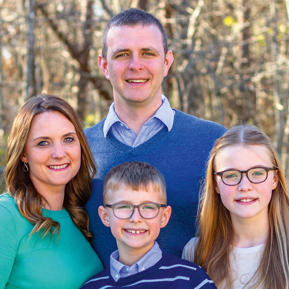 ناتان و اِما به همراه فرزندانشان اِلی و هوپ