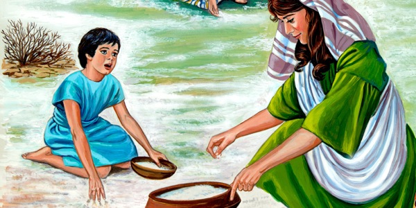 يک مادر با پسرش در حال جمع كردن منّا