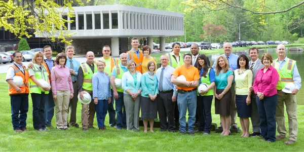 برخی داوطلبانی که در وارْویک کار می‌کنند