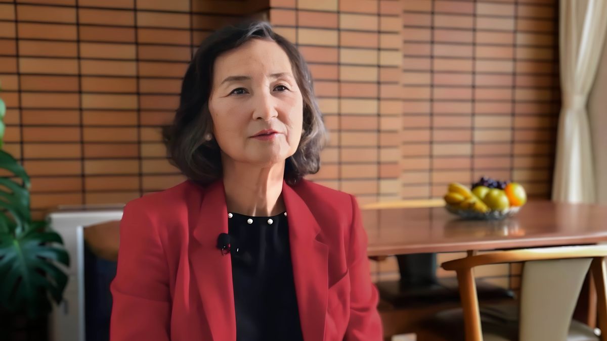 Kép a „Kik vívnak különösen kemény harcot a hitért? – Akiknek nem Tanú a házastársa” című videóból. Szaszaki Hideko testvérnő.
