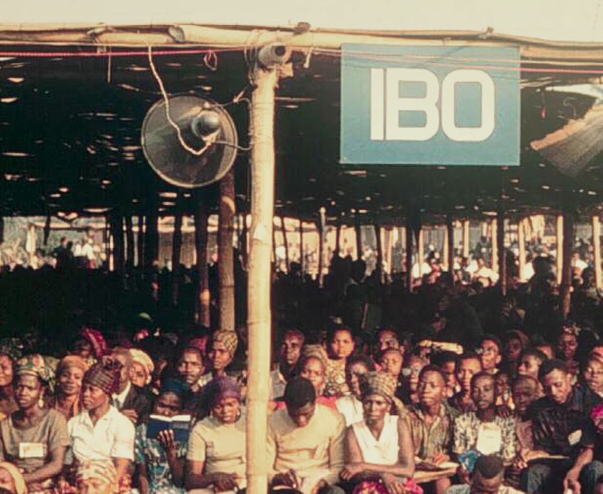 Kebaktian Internasional ”Orang-Orang yang Mendapat Perkenan” di Lagos, Nigeria, pada 1970