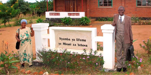 Da Trophim ken Lidasi Nsomba iti sango ti Kingdom Hall