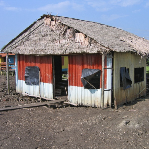 Sala del Regno in Nigeria prima della ricostruzione