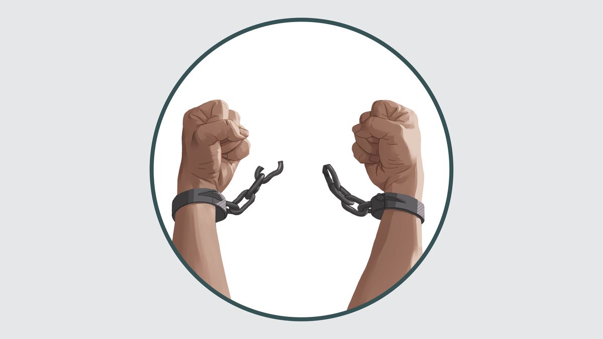 Delle mani si liberano dalle catene, che si spezzano.