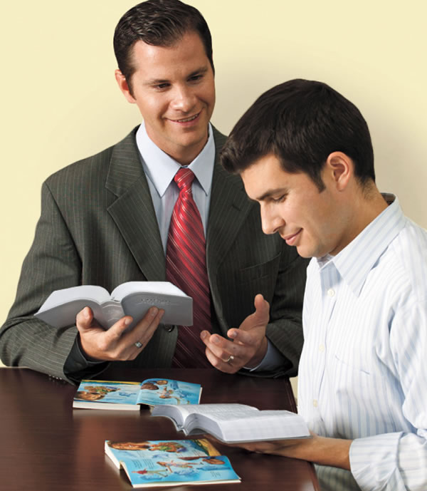 Bantu babidi balonga Bible ne mukanda wa mu Bintu bietu bia kulongesha nabi