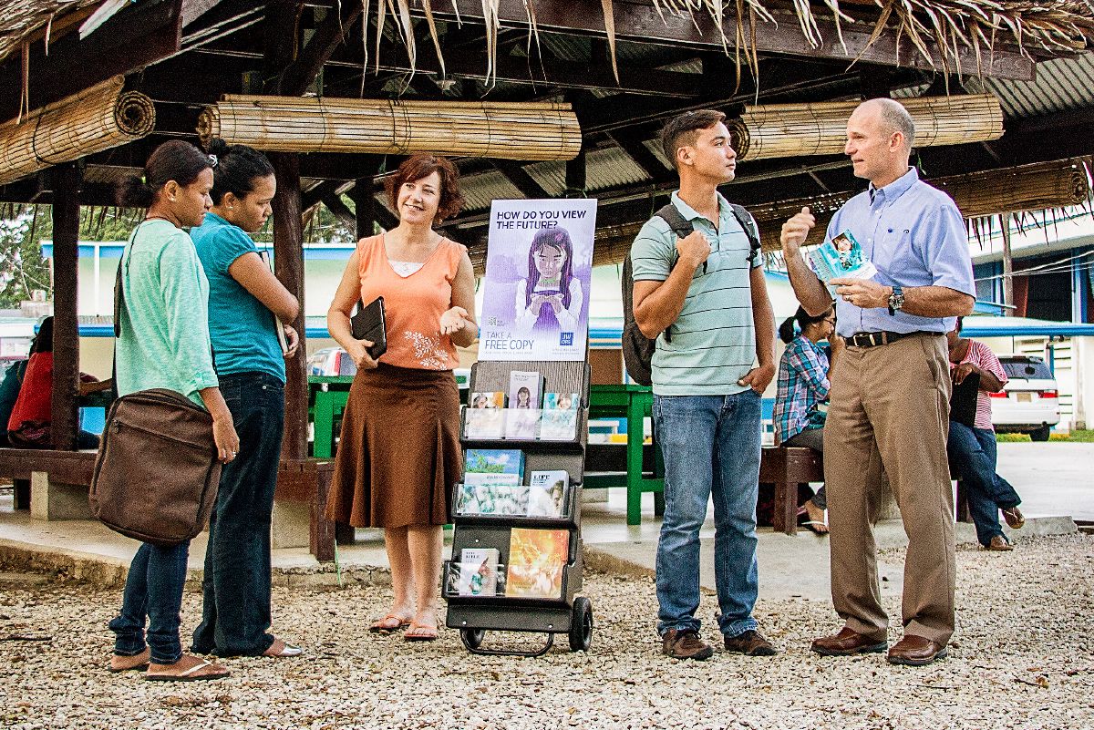 Muanetu wa balume ne mukajende bayisha ne kaditempu mu ditunga dia ku babende