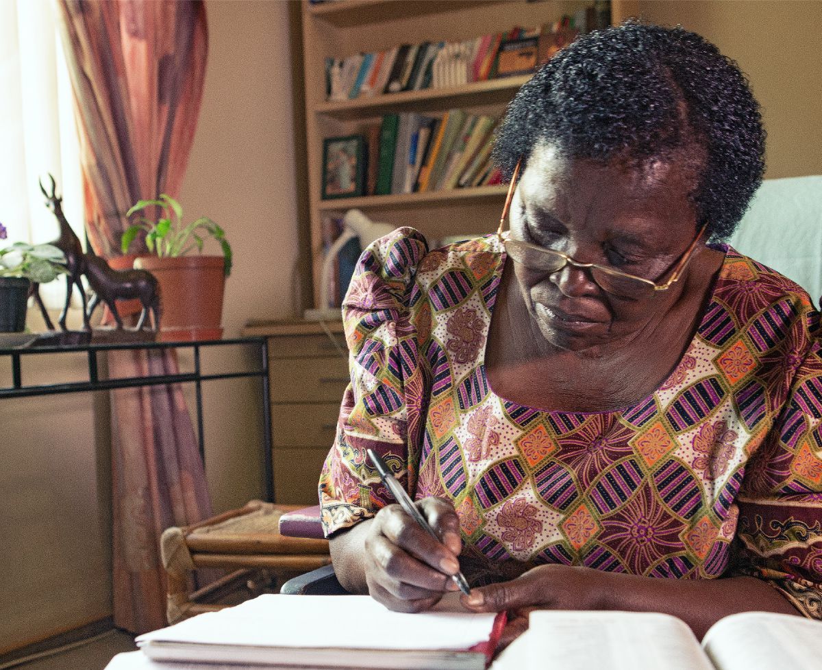 Muanetu wa bakaji wela meji a tshia kufunda mu mukanda