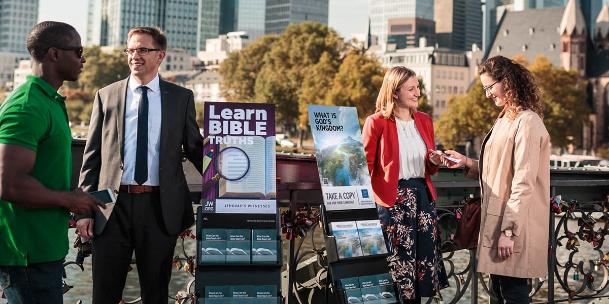 Bana betu bayukila ne bantu padibu bayisha ne kaditempu. mu kaditempu kamue mudi ‘Tshibumba tshia Nsentedi’ No. 2 2020.