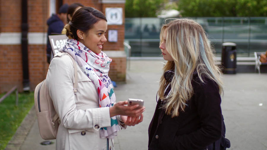 Tshimfuanyi tshia mu filme wa ‘Akaja nyishilu webe, upete disanka dia kuvuija bantu bayidi: Ikala wela bantu nkonko.’ Neeta wela Jade lukonko yeye mumane kumubadile mvese.