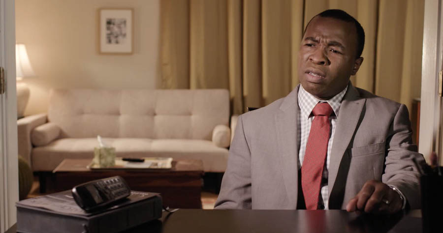 Tshimfuanyi tshia mu filme wa ‘Kanuidikiji bavua kabayi ne lulamatu.’ Muanetu wa balume udibu benzele bualu kampanda bubi, welangana meji pa bualu budi bumutonda abu.