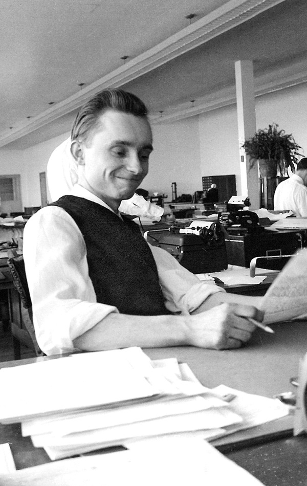 Kenneth Little wenza mudimu ku Betele