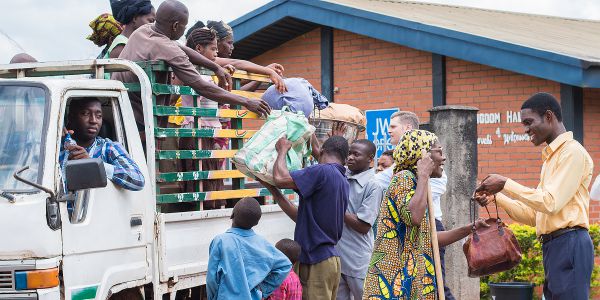 Bantemu bapesha bena tshimuangi bintu ku Nzubu wa Bukalenge