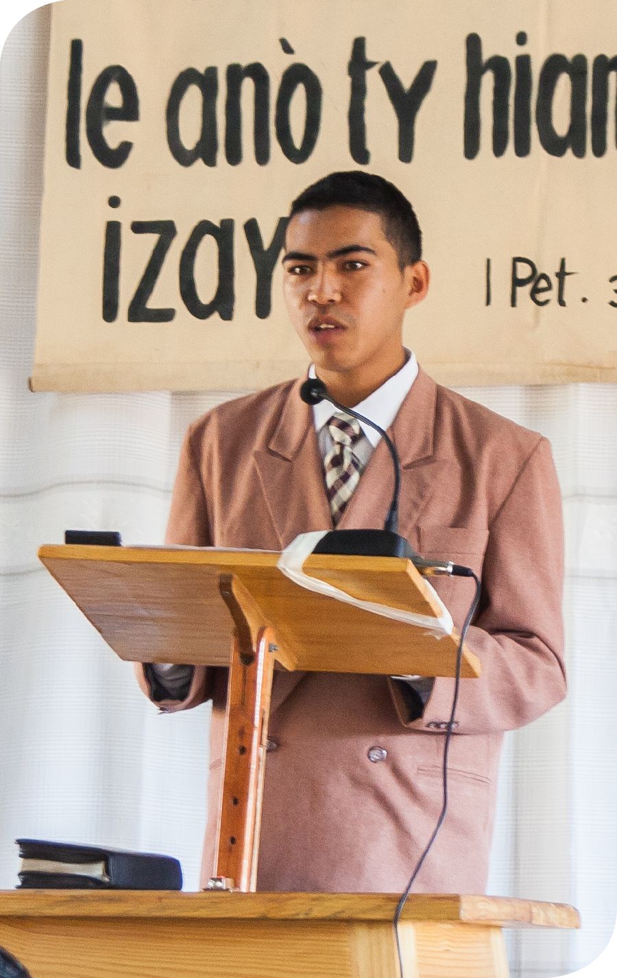 Riana wenza muyuki mu tshiena Tandroy