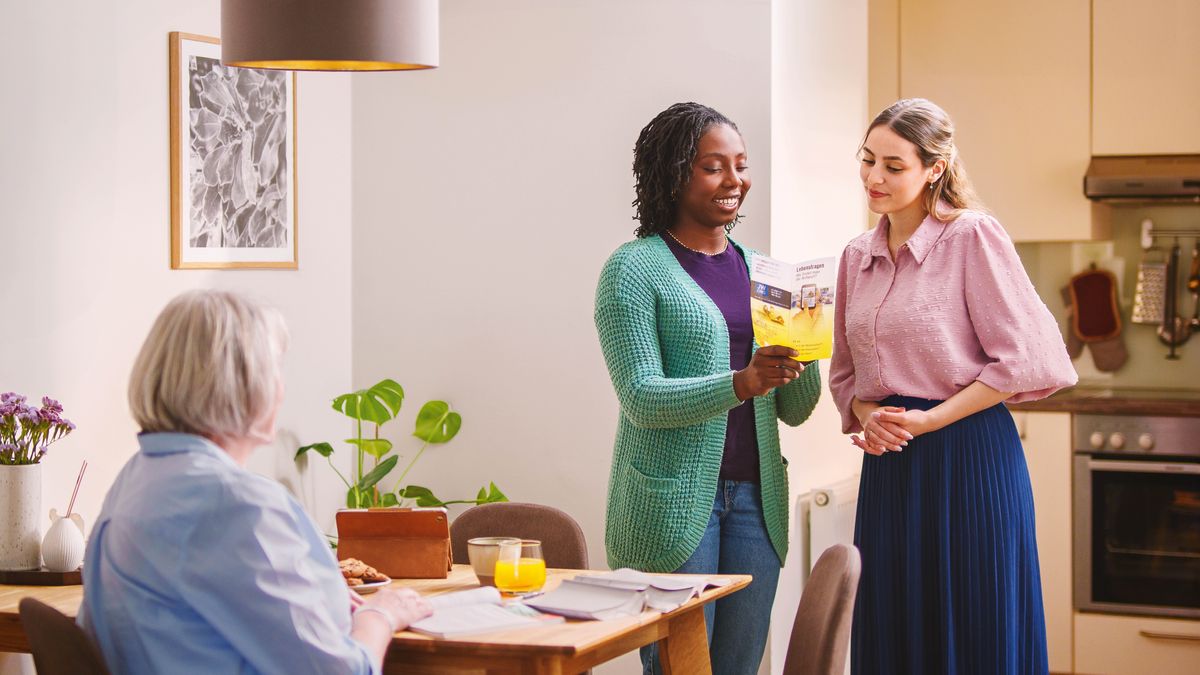 Muanetu wa bakaji uleja mulongi wende wa Bible mua kudilongolola bua kuyisha padibu balonga. Mulongi wende au wenza bu udi umuyisha ne trakte wa “Udi mua kupetela mandamuna a nkonko minene muaba kayi?”