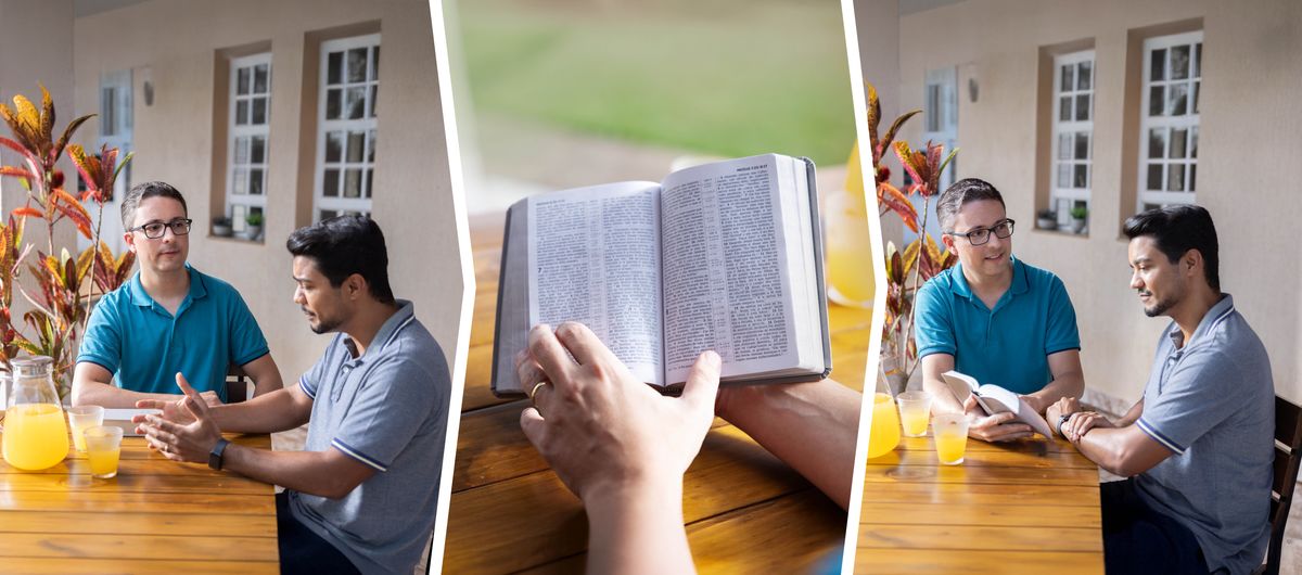 Foto: Muanetu wa balume kampanda mufiike munda, muinende umubela ne dinanga dionso. 1. Bana betu ba balume babidi basombe banua kantu katalale. Umue wa kudibu wakula ne tshiji, mukuabu ushala mumuteleje ne lutulu. 2. Mukuabu udi mushale mumuteleje au udi ubulula Bible. 3. Pashishe udi umupesha mubelu wa mu Bible ne dinanga dionso. Muanetu wa balume au mmutukije, mushale mumuteleje.