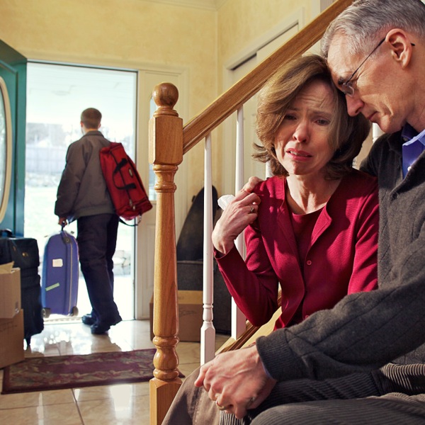 Iben maqtugħ mis-sħubija qed jitlaq mid-dar waqt li l-ġenituri jfarrġu lil xulxin