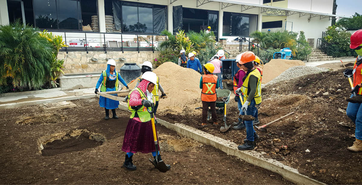 Iin tiʼvi na̱ hermano ndásaviína nu̱ú koo jardín ña̱ RTO.