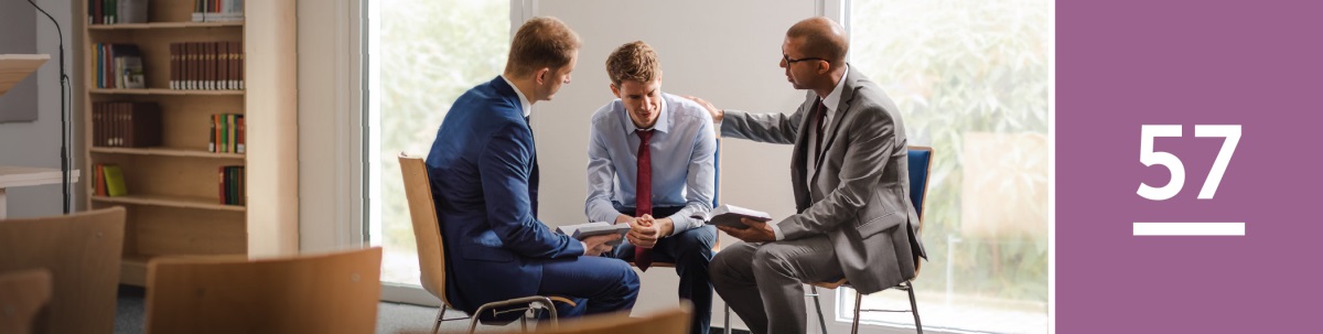 Lección 57. Ti̱xin Salón ña̱ Reino, iin ta̱ hermano loʼo káʼa̱nra xíʼin u̱vi̱ na̱ anciano xa̱ʼa̱ iin ku̱a̱chi ndeé ña̱ ni̱ki̱ʼvira.