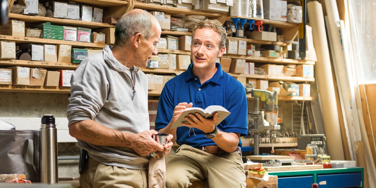 Iin ta̱ hermano nátúʼunra xíʼin iin ta̱ káchíñu xíʼinra